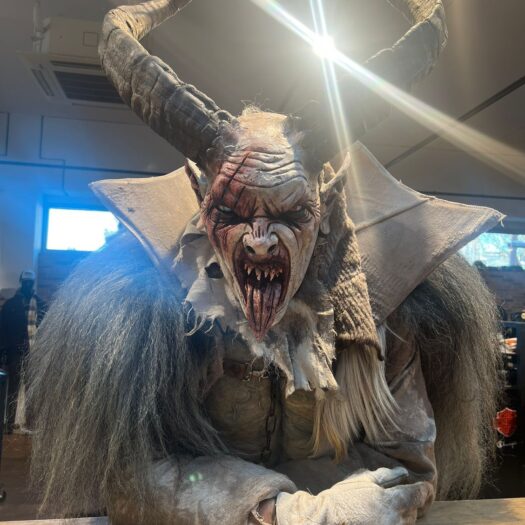Krampus & Nikolo zu Besuch im Harley Davidson